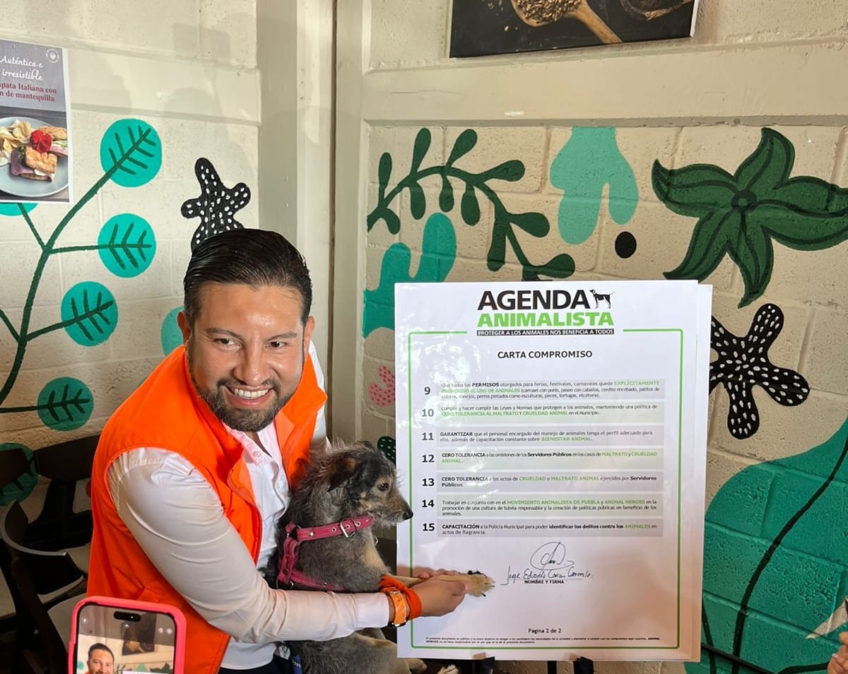 Eduardo Covián firma compromiso a favor de la protección animal en San Andrés Cholula