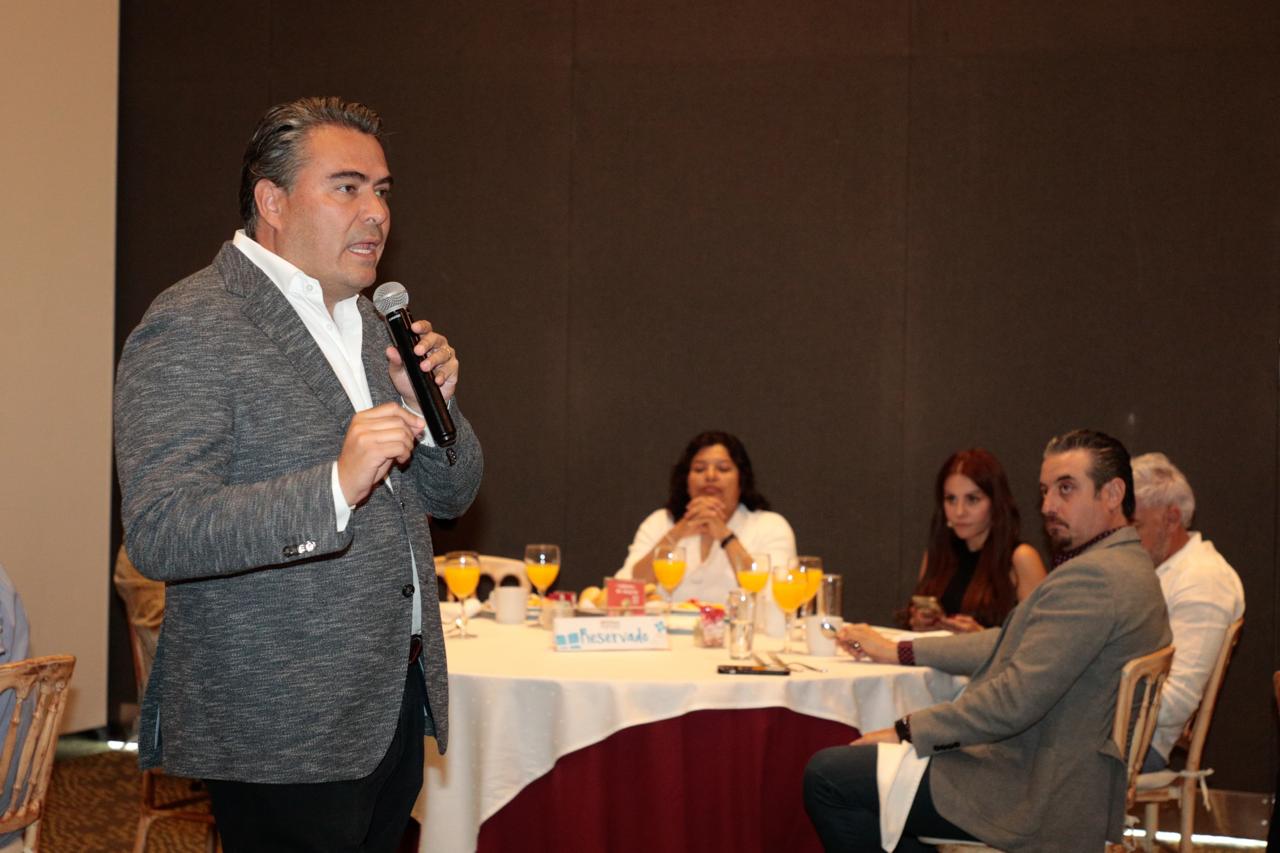 Víctor Galeazzi promete ante empresarios acabar con la corrupción 