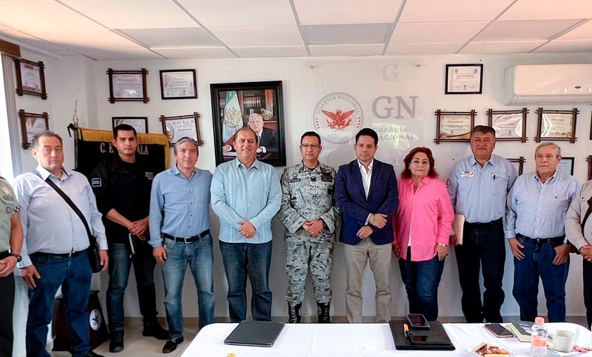 Se reúne titular de la Segob con transportistas pertenecientes a la Amotac