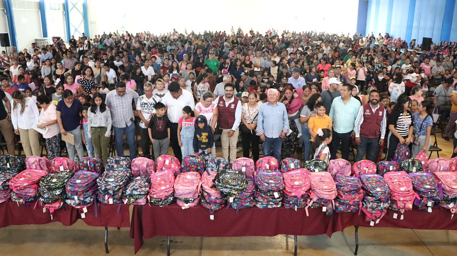 Entrega de kits escolares en Atlixco: Un apoyo vital para familias y estudiantes
