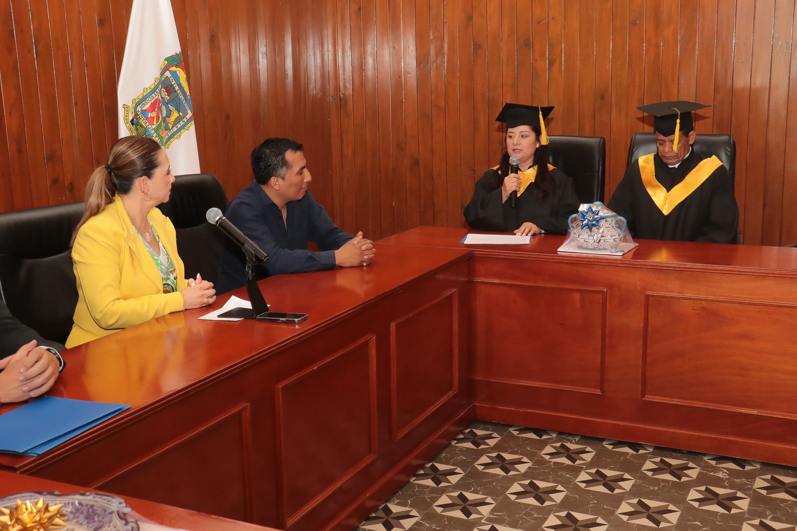 Paola Angon reconoce esfuerzo de trabajadores del ayuntamiento en su graduación