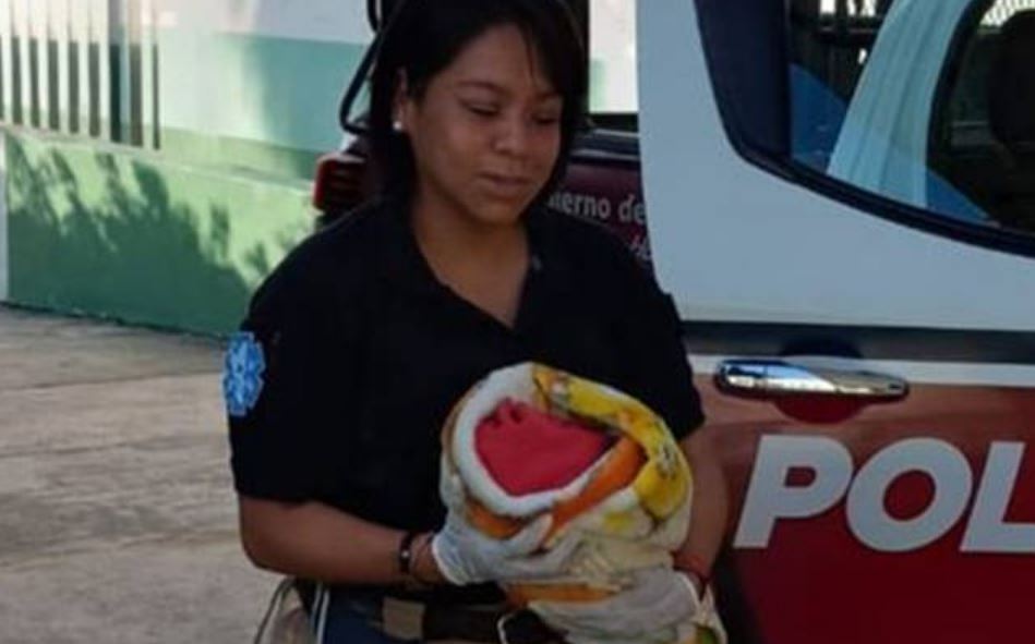 bebé recién nacida abandonada, rescate de bebé en Puebla, sierra norte de Puebla, Leacaman, Hospital Integral de Huehuetla, DIF Puebla, abandono infantil, seguridad pública Puebla, conmoción en Puebla, investigaciones en Puebla