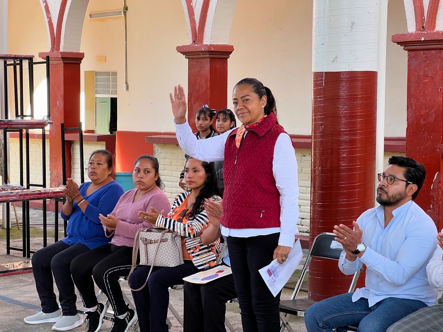 Ariadna Ayala inaugura ciclo escolar 2024-2025 en Atlixco con entrega de mobiliario