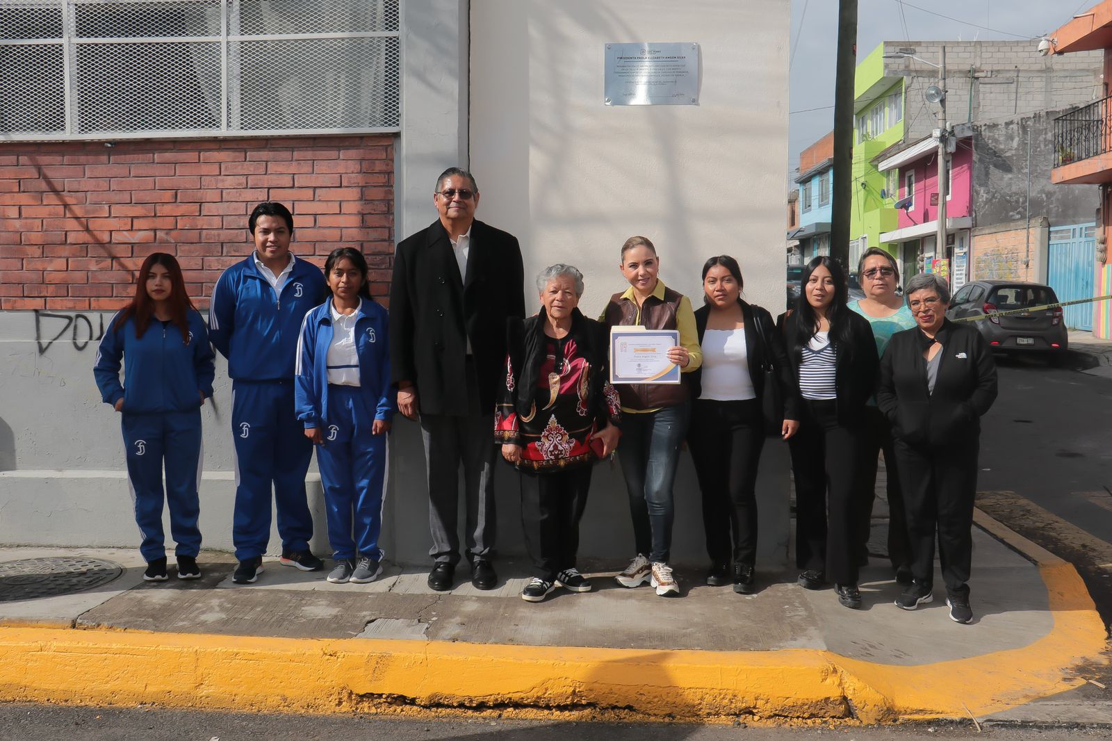 Entrega Angon calle pavimentada a vecinos de Santiago Mixquitla 