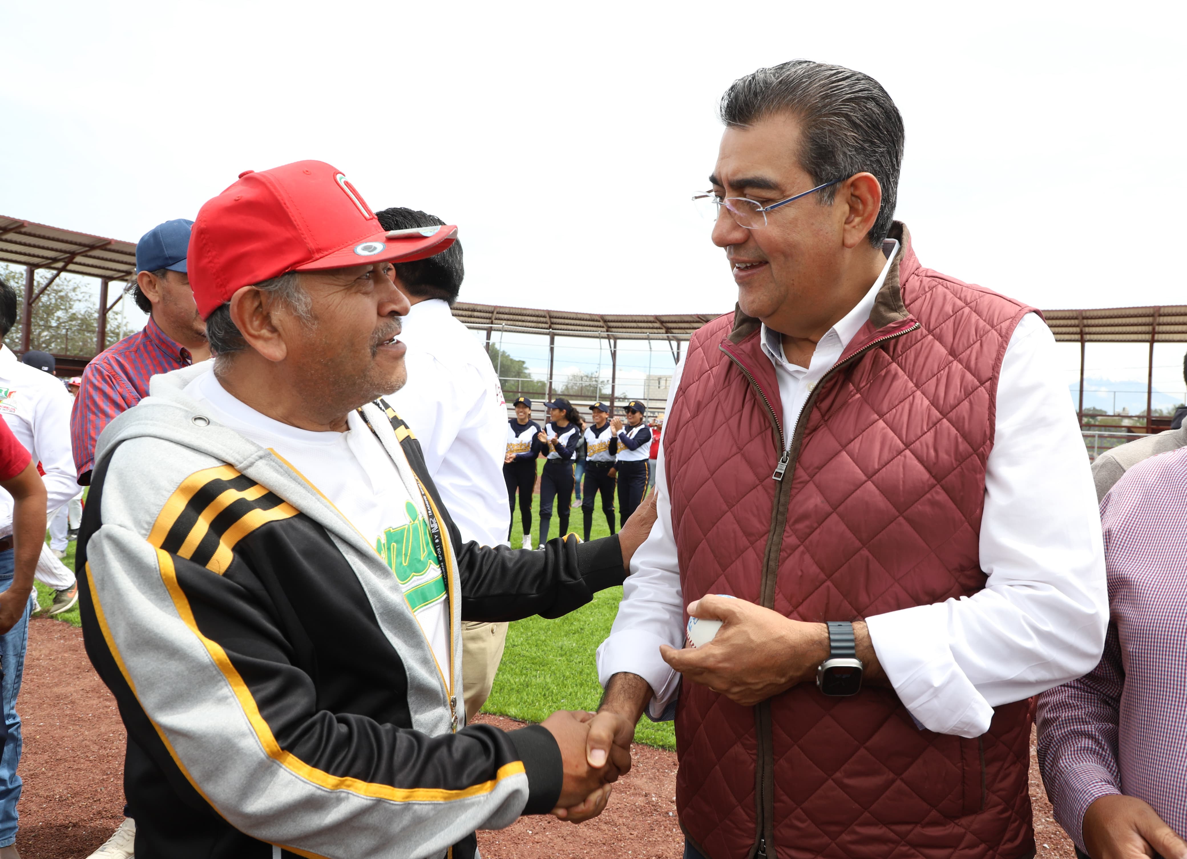 entrega de campo de béisbol