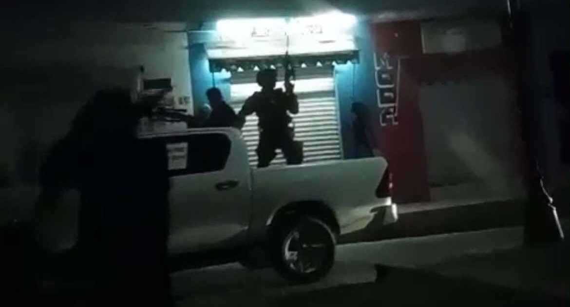 Grupo armado irrumpe en las cabeceras municipales de Chiapas