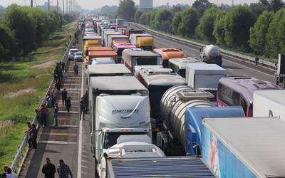 Se un abre carril permanente en la México-Puebla tras acuerdo con ejidatarios