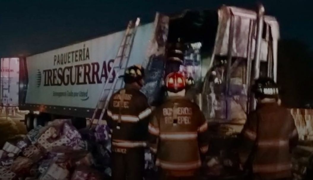 Tráiler incendiado en Ecatepec provoca cierre del Circuito Mexiquense