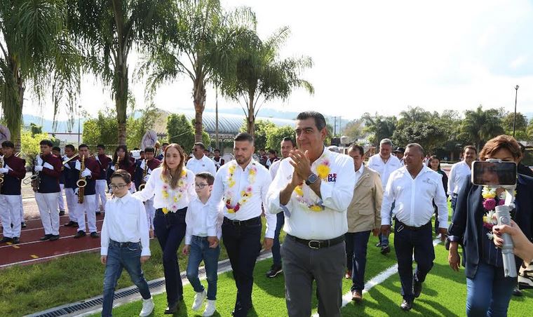 Gobernador de Puebla entrega 55 millones en rehabilitación de unidades deportivas