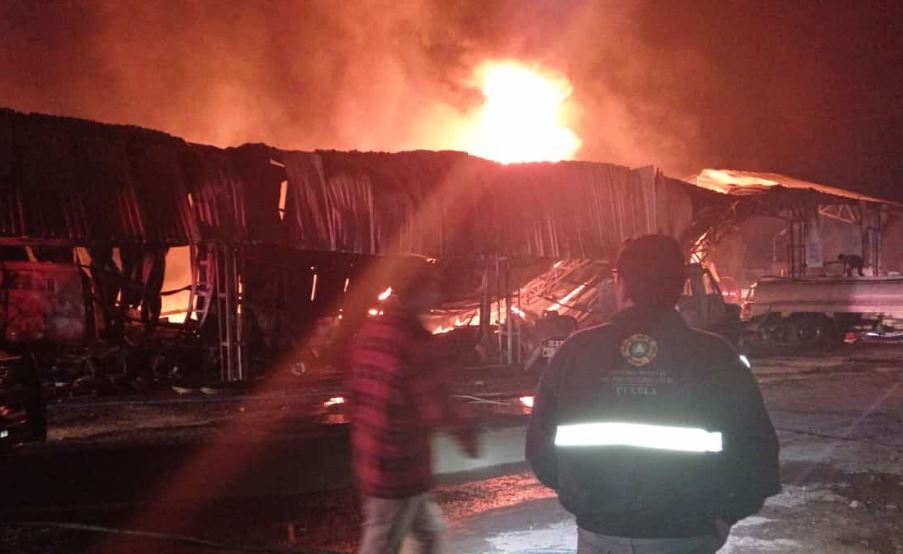 Explosión en San Matías Tlalancaleca moviliza cuerpos de emergencia