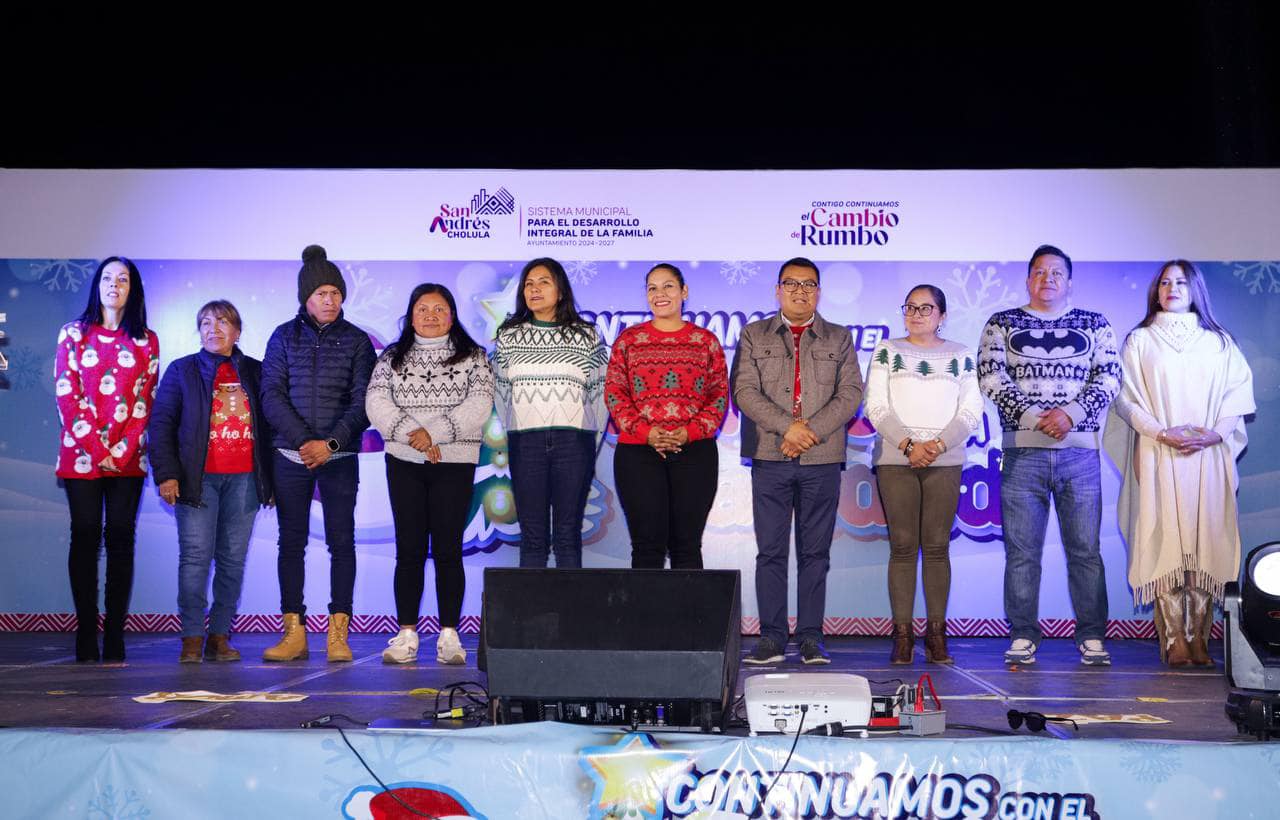San Andrés Cholula se ilumina con encendido del Árbol Navideño
