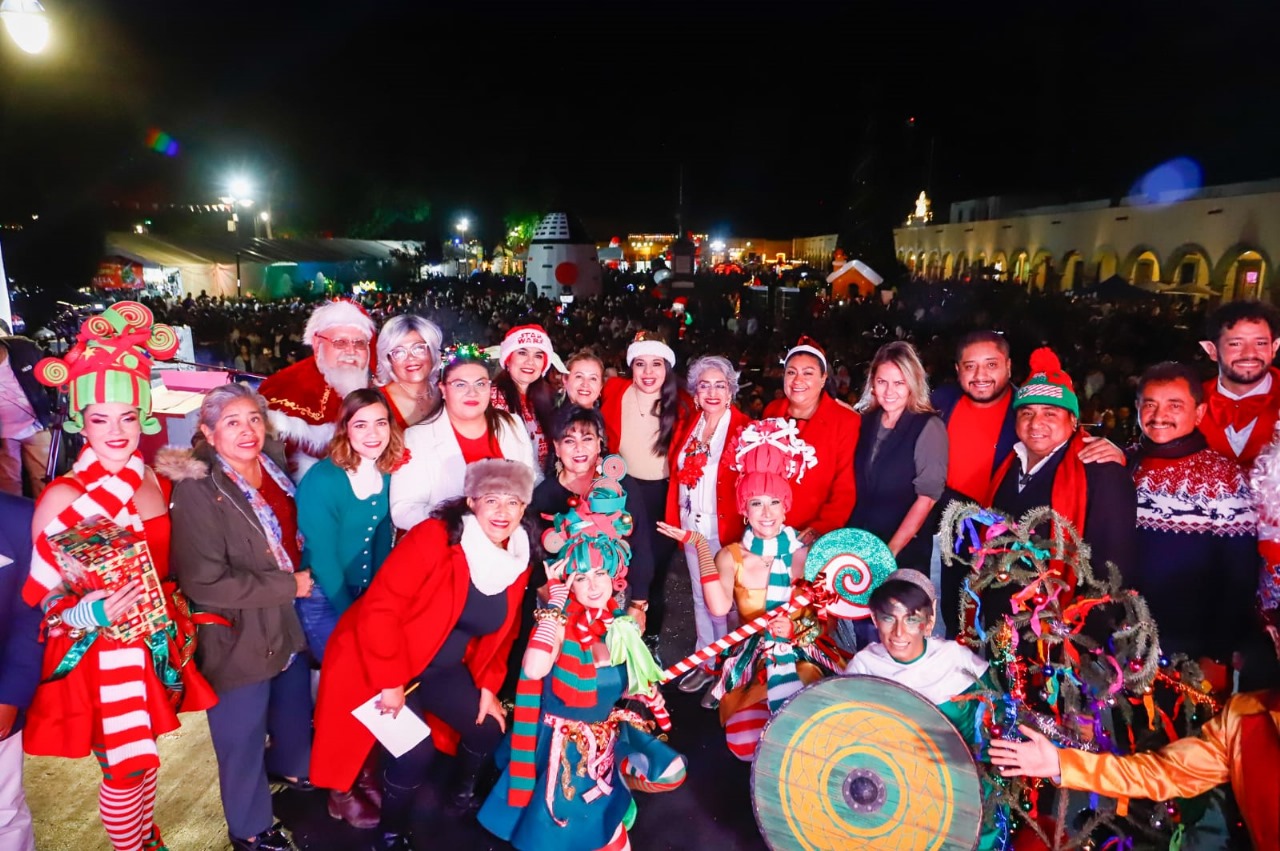 Realiza Gobierno de Cholula encendido del árbol navideño