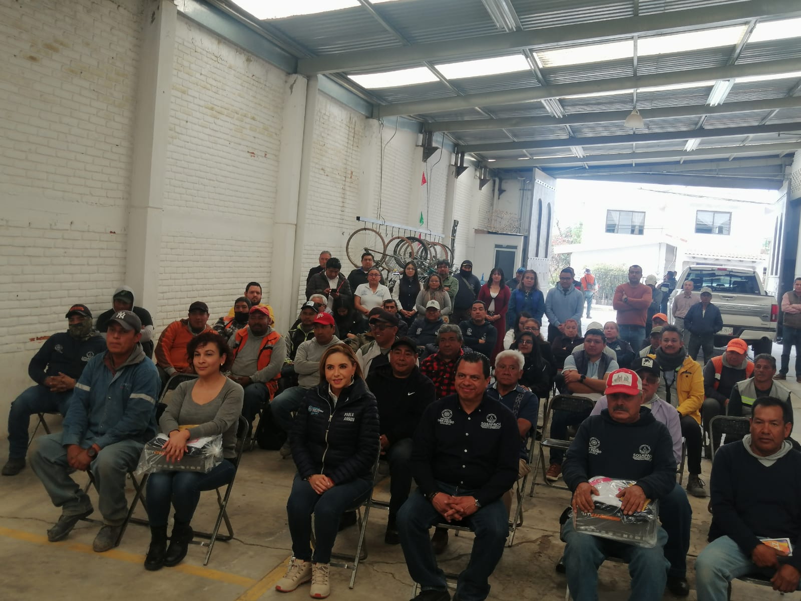 Paola Angon muestra respeto ante aspiraciones políticas de su suplente en contienda 2024