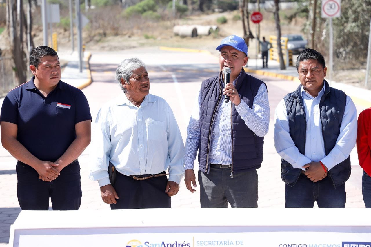 Inaugura Mundo Tlatehui adoquinamiento con puente alcantarilla en la calle Apetlahuaya en Cacalotepec
