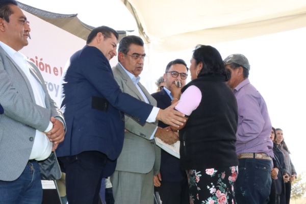 Partidos de oposición exigen piso parejo a gobernador de Puebla