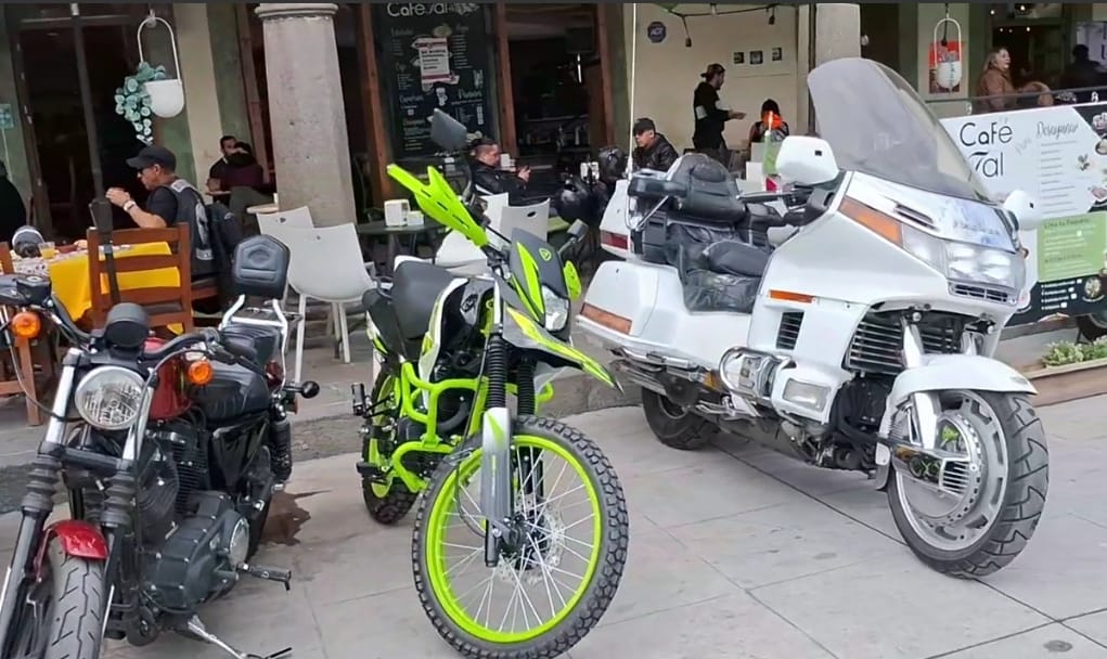 Mega rodada de motociclistas llena de vida a San Pedro Cholula