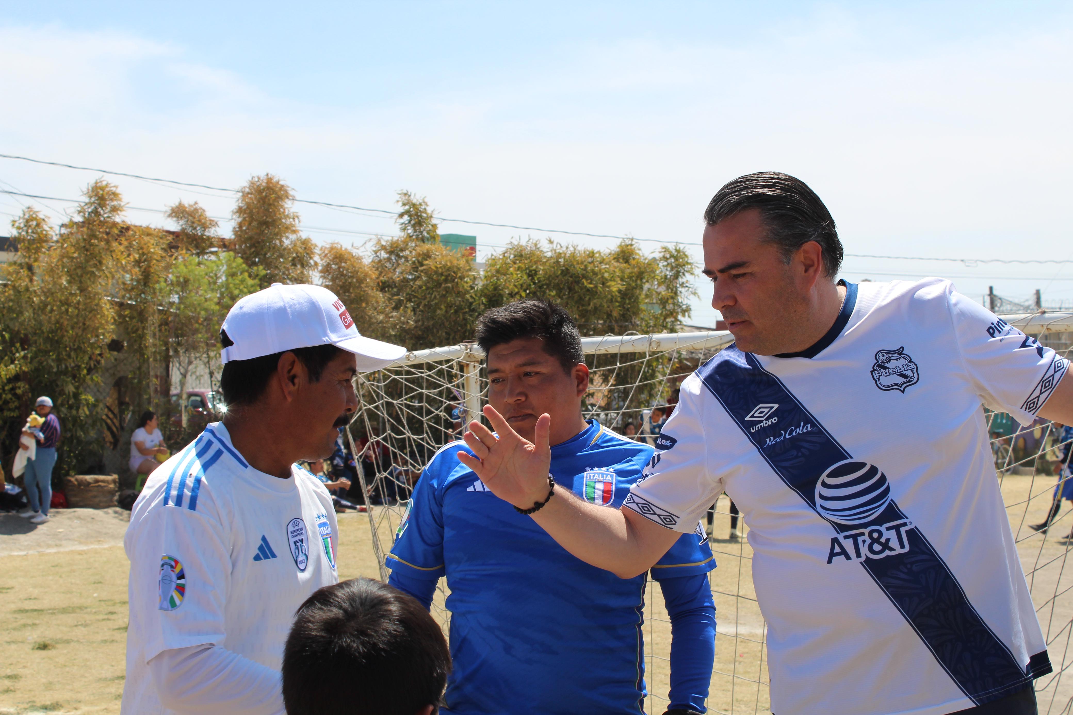 Emocionante encuentro futbolístico en campos de San Diego Xochitepec