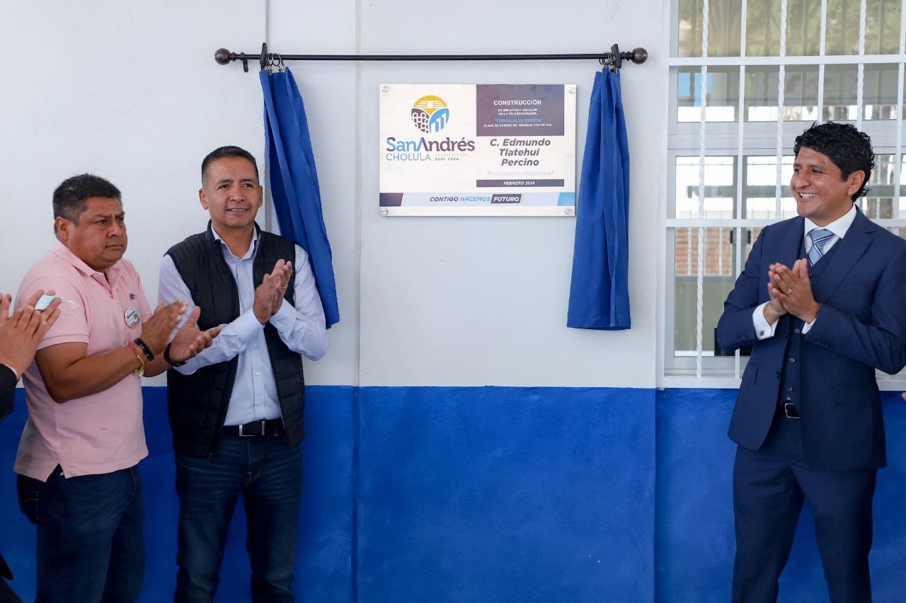 Entrega Mundo Tlatehui la nueva biblioteca de la Telesecundaria Tomas Alva Edison