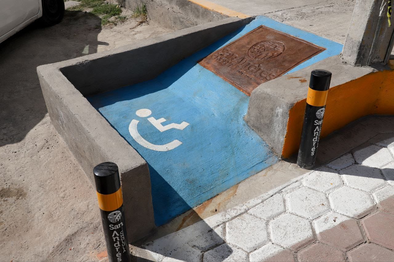 Entrega Mundo Tlatehui adoquinamiento de privadas en la colonia Concepción La Cruz