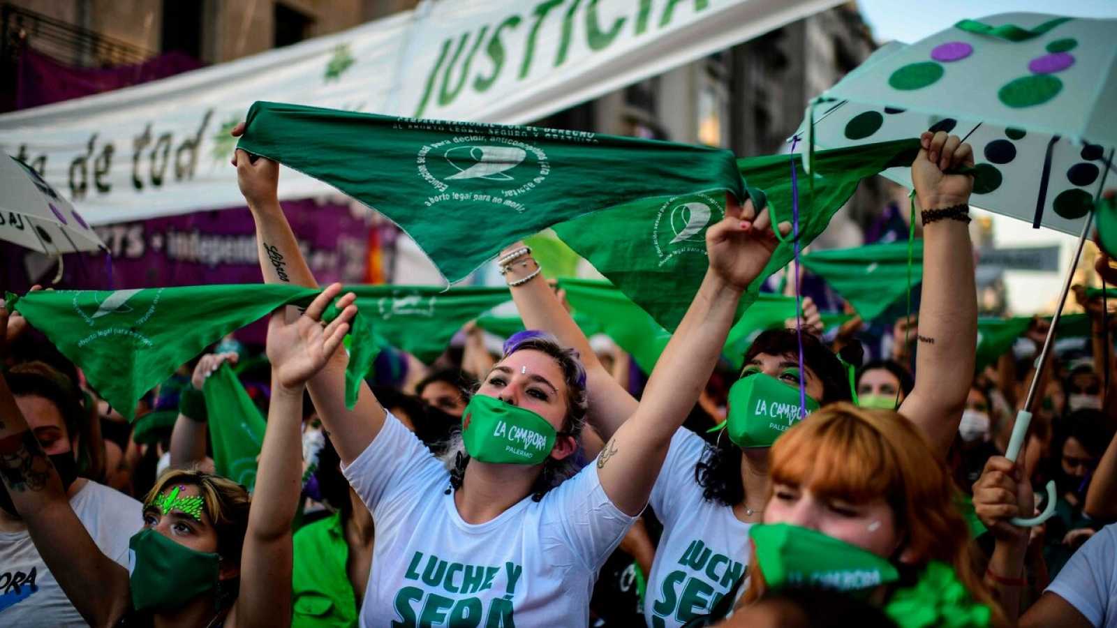 Buscan tirar derecho al aborto legal