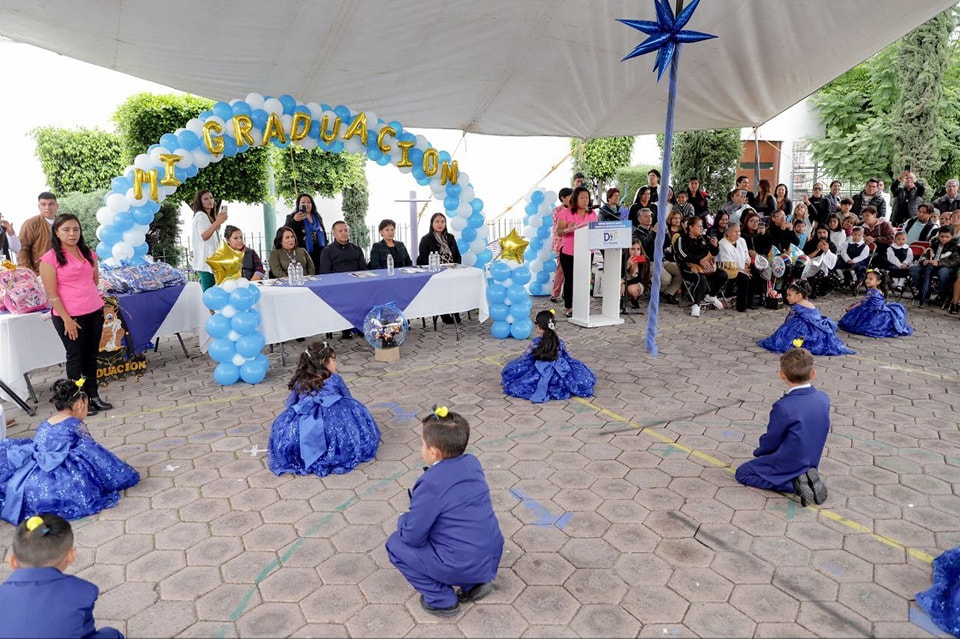 Edmundo Tlatehui apadrina la graduación de los C.A.I.C. Atlixcáyotl y Concepción Guadalupe