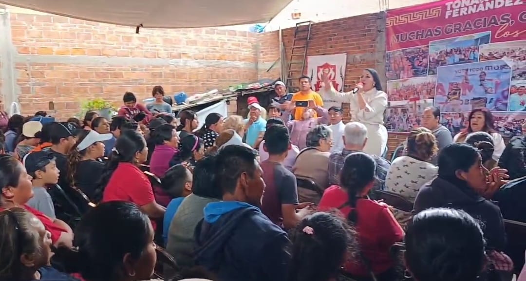 Continúa Tonantzin Fernández gira de agradecimiento, esta vez visita San Diego Cuachayotla