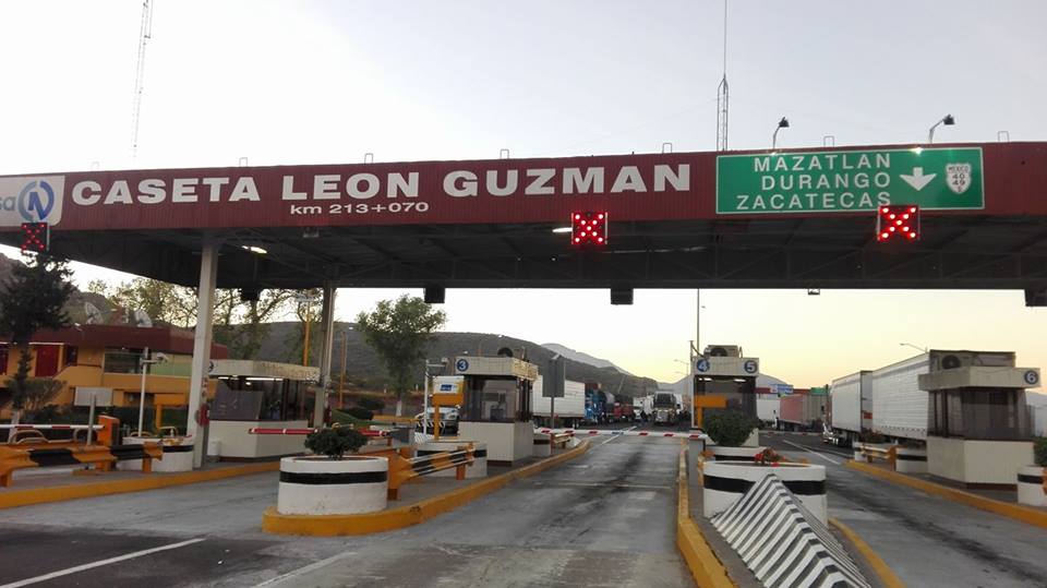 Niña de 11 años es olvidada por sus padres en caseta de León Guzmán 