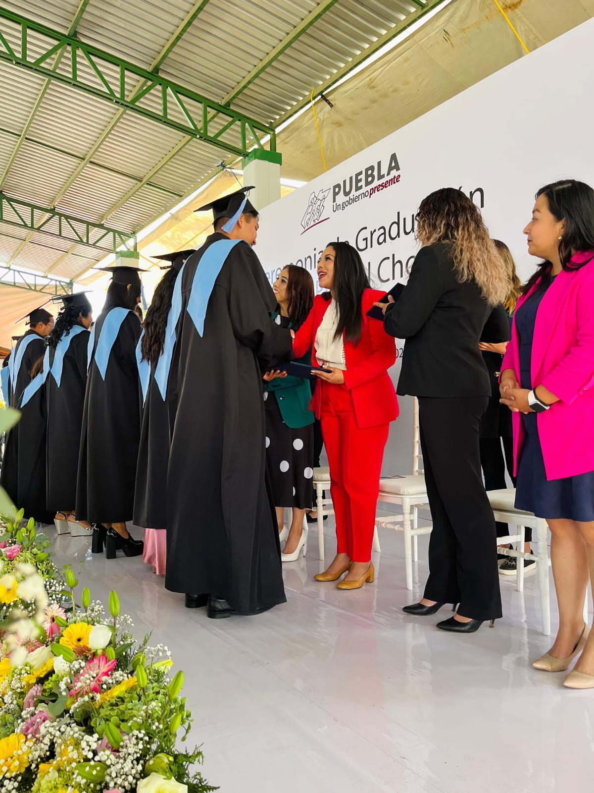 TTonantzin Fernández, asiste como invitada de honor a graduaciones del CECyTE