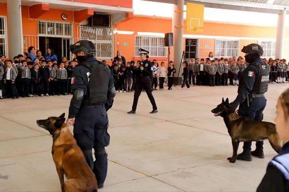 Edmundo Tlatehui preside Ceremonia Cívica y abordan temas de seguridad en Escuela Primaria Lázaro Cárdenas