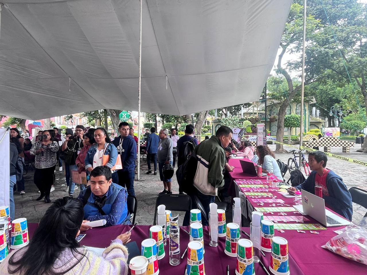 Cientos de habitantes acuden a la sexta feria de empleo en Atlixco