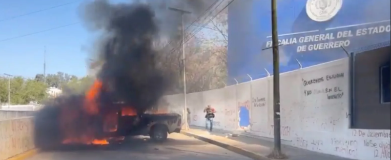 Normalistas exigen justicia para su compañero asesinado