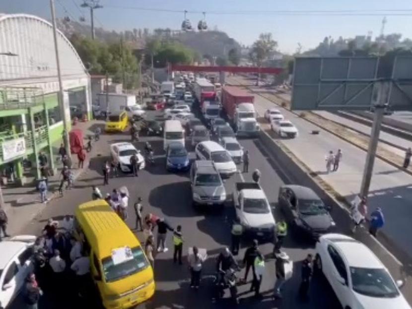 Bloquean carretera México-Pachuca por joven desaparecida
