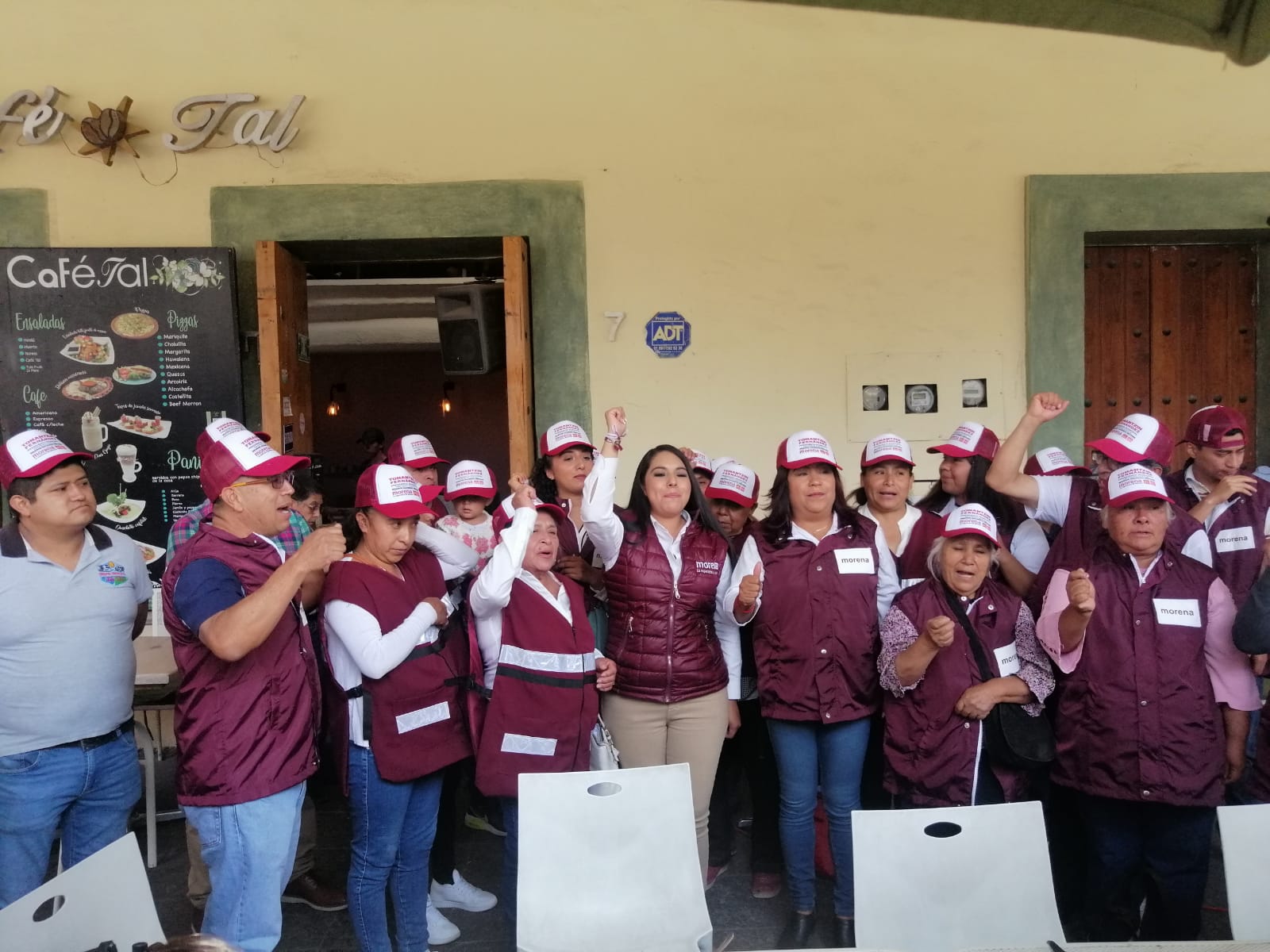 Nohemí Luna declina su candidatura a favor de Tonantzin Fernández en San Pedro Cholula