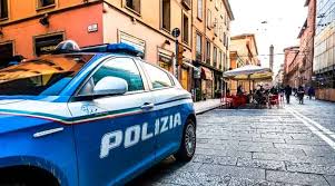 Niño de 11 años roba 6 mil euros en supermercado de Italia