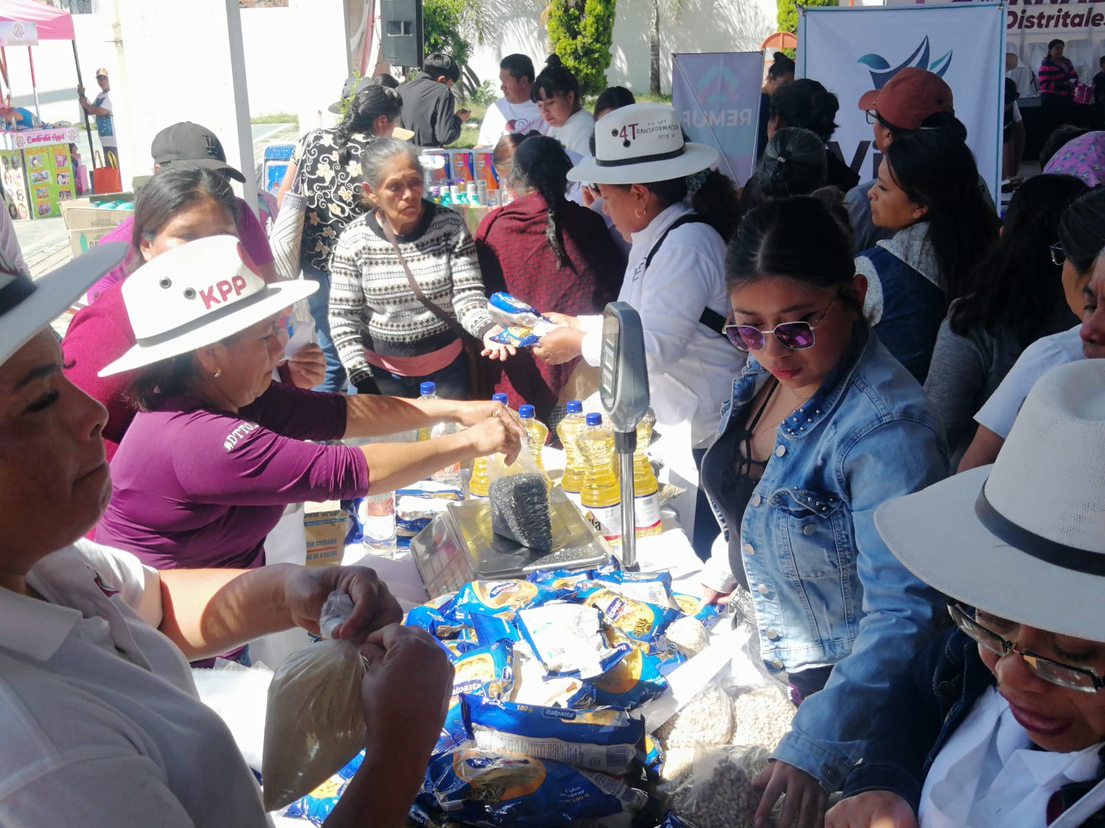 Karina Pérez inicia Jornada Distrital en Cocoyotla con un minuto de silencio en homenaje a “Tomasita”
