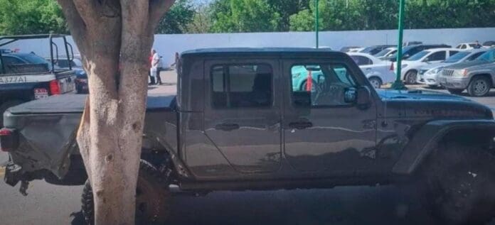 Detención de funcionario de la FGE Sinaloa por vehículo robado y armas ilegales