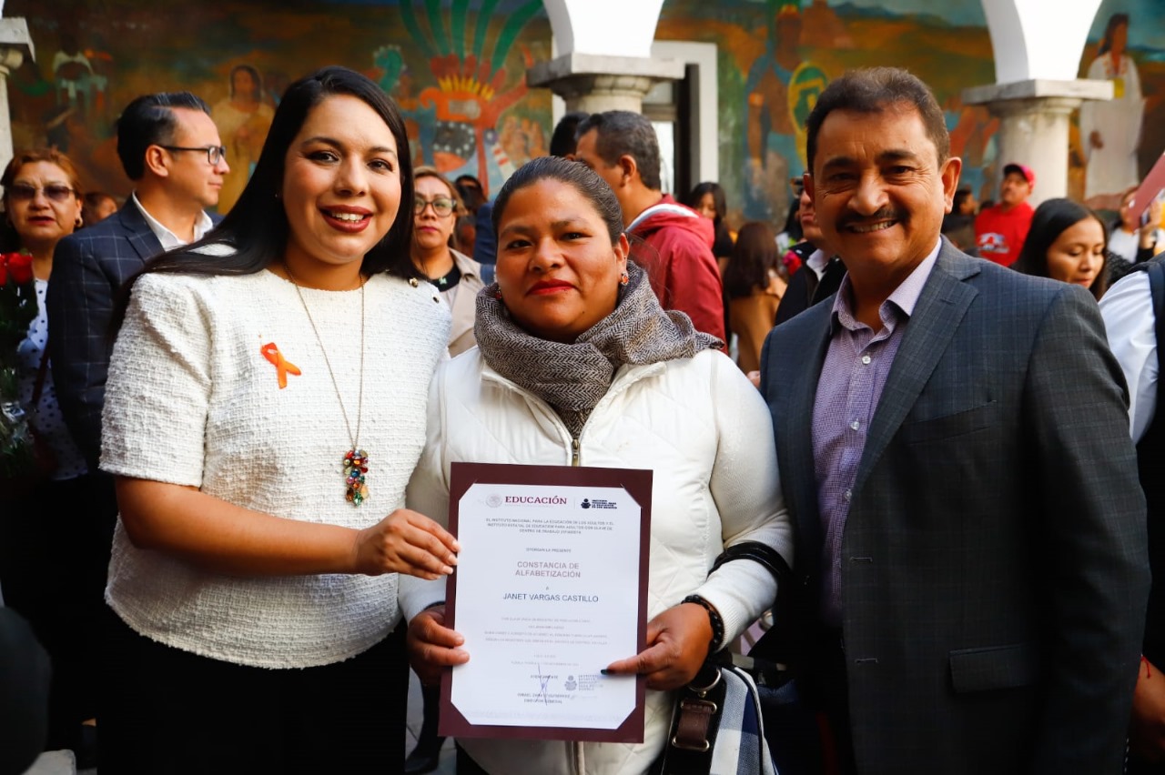 tfd entrega 48 constancias a alumnos del ieea 5