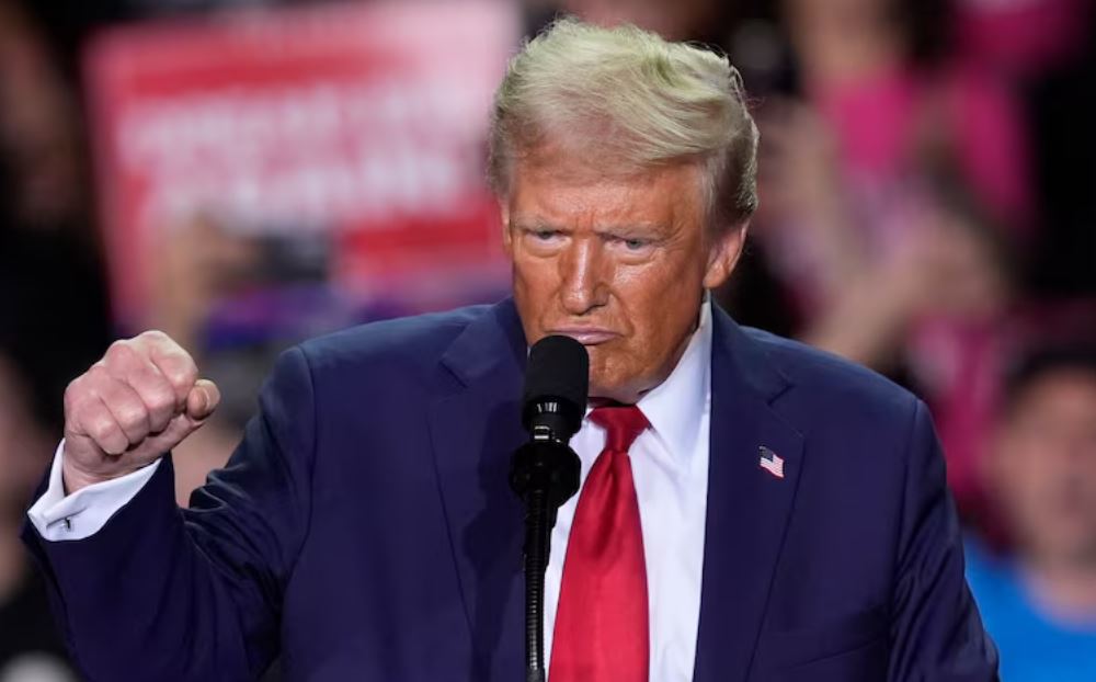 Trump amenaza a México con aranceles del 25% si Sheinbaum no frena migración