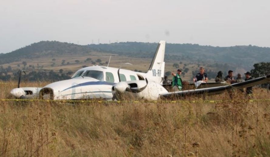 Aterrizaje de emergencia en Puebla: Avioneta desciende en fraccionamiento
