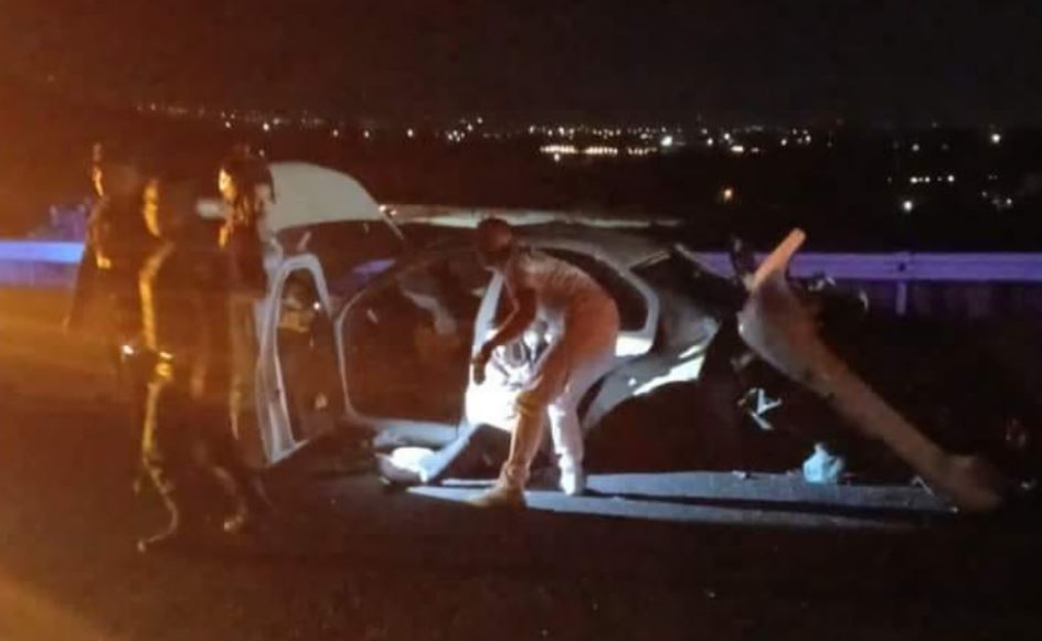 Fuerte choque y explosión en autopista Siglo XXI deja un herido grave
