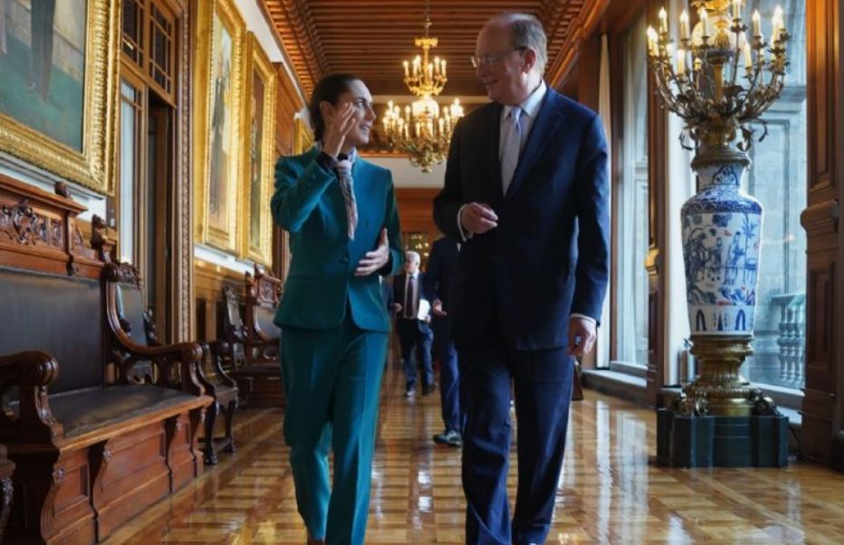 Claudia Sheinbaum y Larry Fink analizan el impulso de inversiones en México