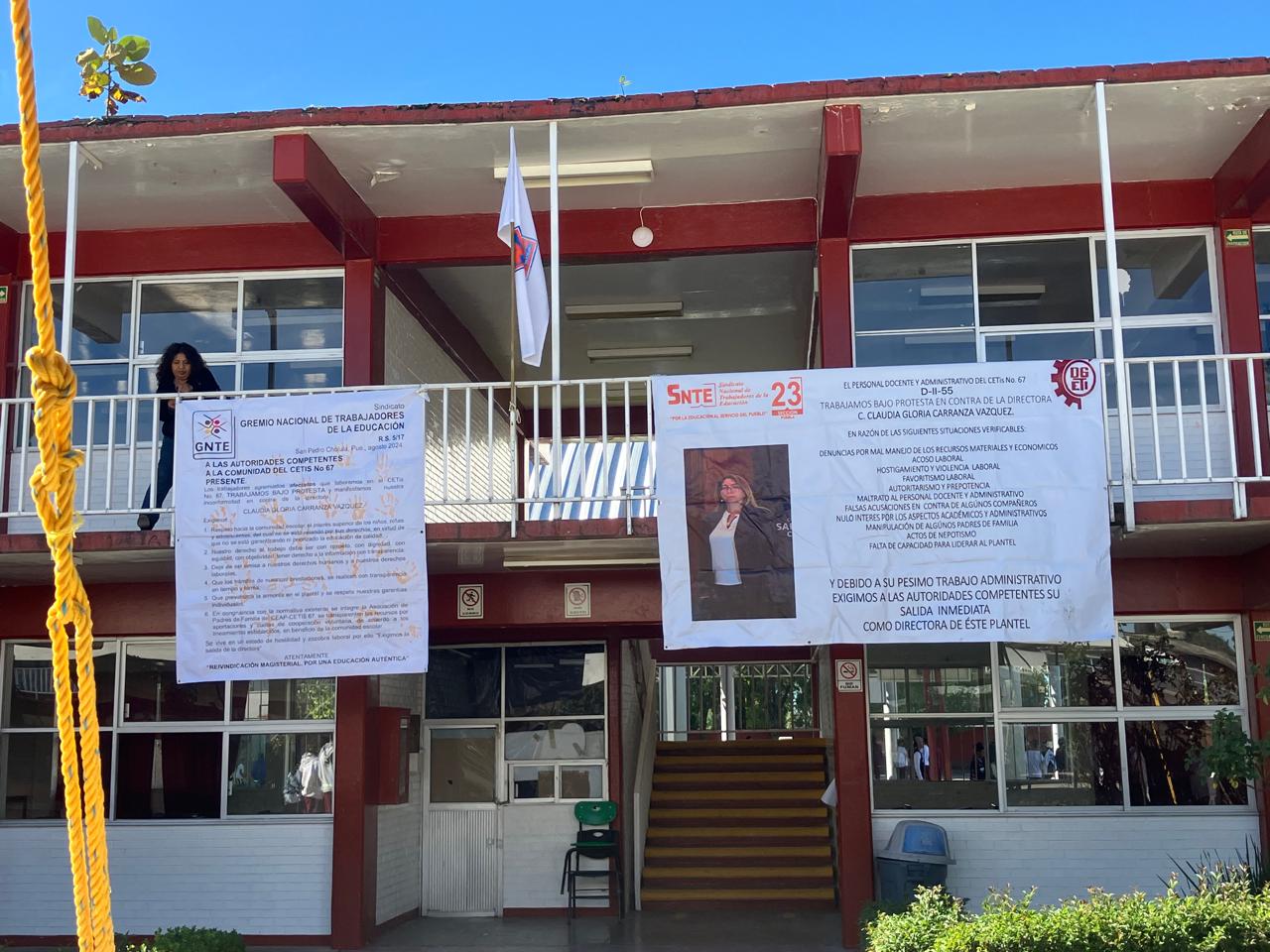 Nuevamente padres de familia y alumnos piden la destitución de la directora general de CETIS Cholula