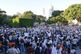 Marchan en Chilpancingo para exigir justicia por el asesinato del alcalde