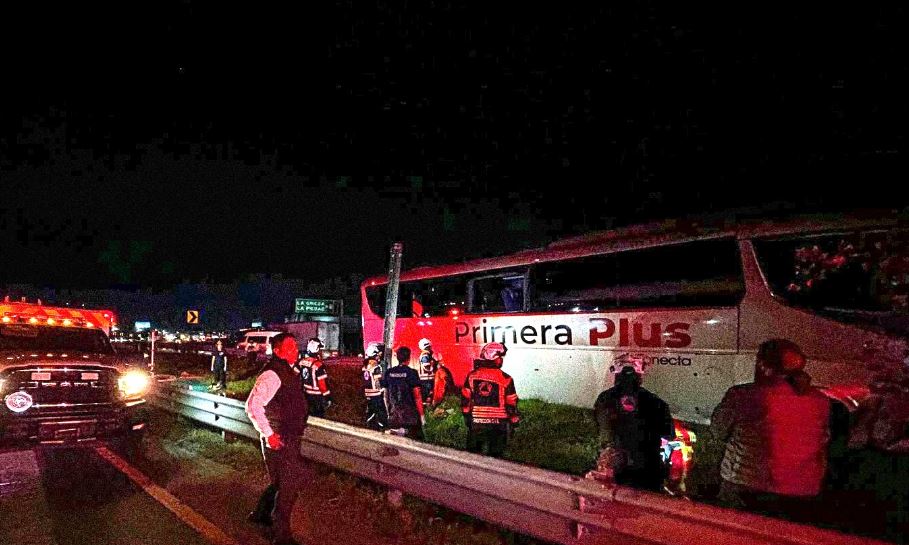 Accidente en la autopista 57: autobús choca y causa caos vehicular en Querétaro