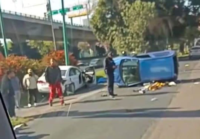 Accidente en Periférico Norte: vehículo volcado afecta tráfico en Tlalnepantla