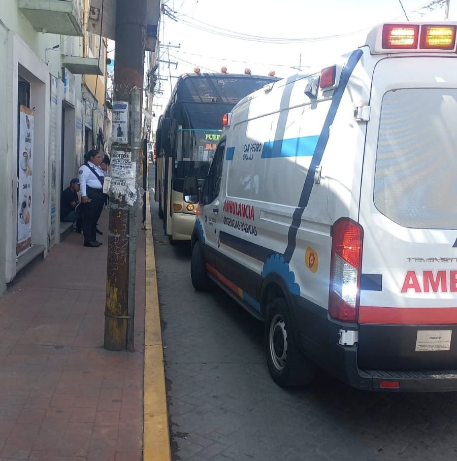 Mujer sufre convulsión en ruta Cholula-Puebla