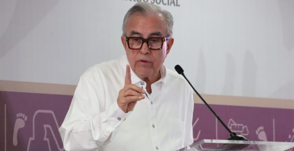 Rubén Rocha desmiente rumores sobre su viaje a Estados Unidos y denuncia amenazas