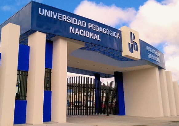 Estudiantes de la UPN 213 en Tehuacán bloquean carretera exigiendo diálogo y transparencia