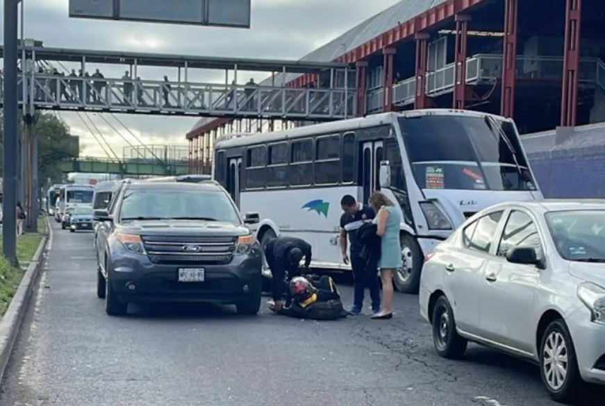 Accidente en Calzada Zaragoza afecta tránsito cerca del Metro Canal de San Juan