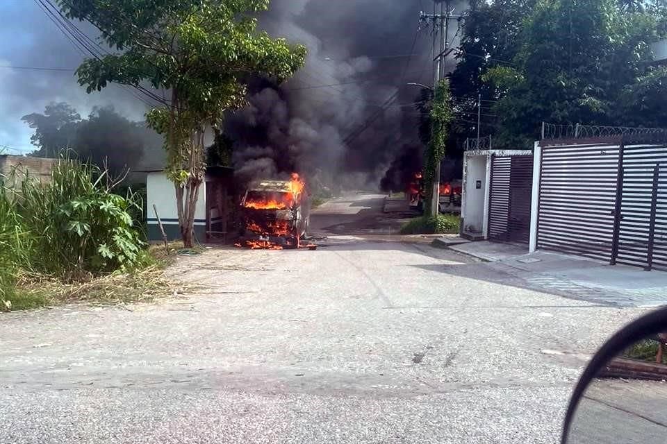 Quema de vehículos y saqueo de comercios en Villahermosa, Tabasco